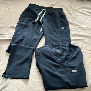 Dark harbor figs scrub set